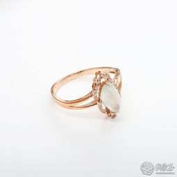 個性珠寶定制 18k玫瑰金鑲嵌翡翠蛋面戒指的藝術與工藝